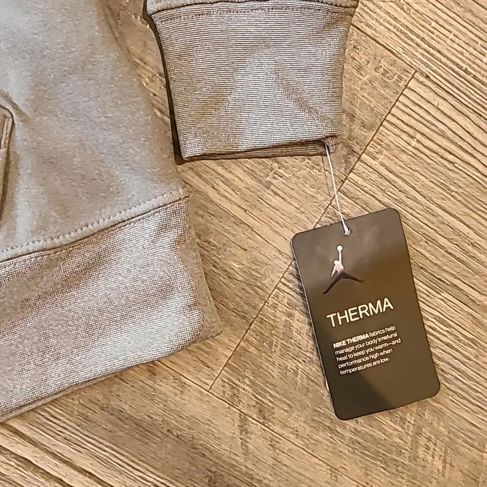 Jordan Boy's Core Performance Therma Pullover - Picture 6 of 9